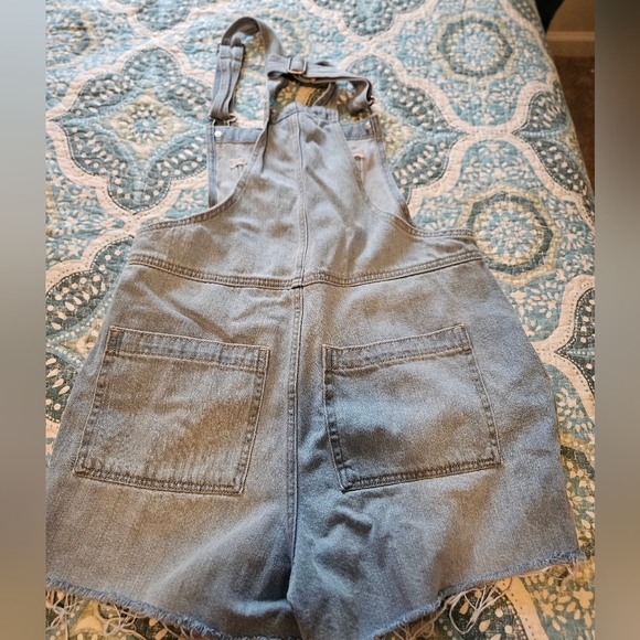 Universal Thread Cut Off Overall Shorts - Picture 2 of 4